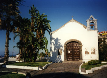 Kanarische Inseln, Teneriffa,Eine Kapelle am Strand von  Puerto de la Cruz