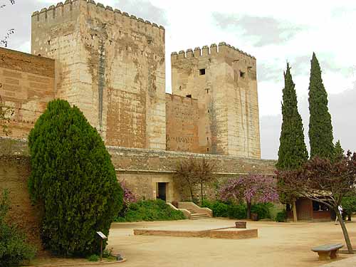 Alcazaba, der älteste Teil der Palastanlage Alhambra Andalusien Granada