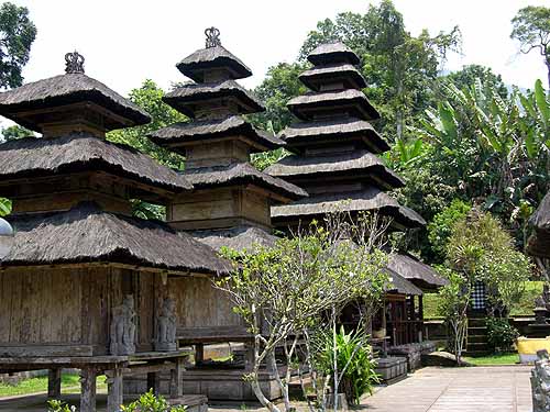 Indonesien Insel Bali Tempel Zeremonien Taenze und Dramen Ubud Villa   Urlaub Oktober 2004   Fotos Impressionen Reiseinformation und Tipps