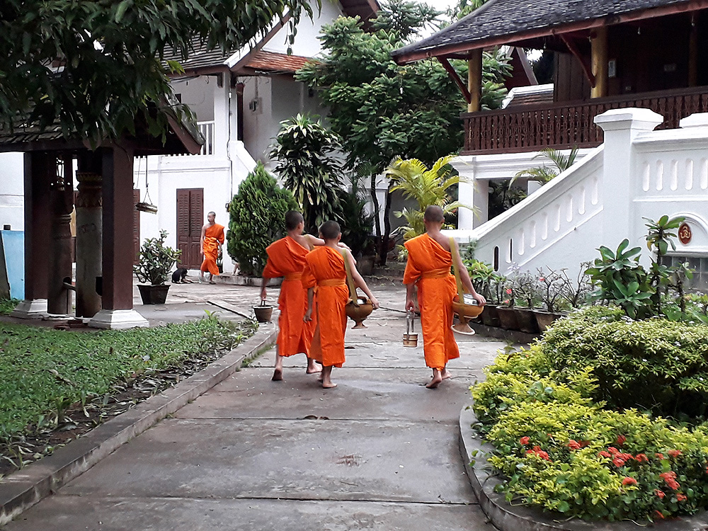 Tak Bat: Almosengang der Mönche in Luang Prabang