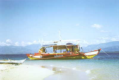 Nach Flug Manila - Mindoro transfer mit Boot des Pandan Island Resort auf Pandan Island (Sablayan)