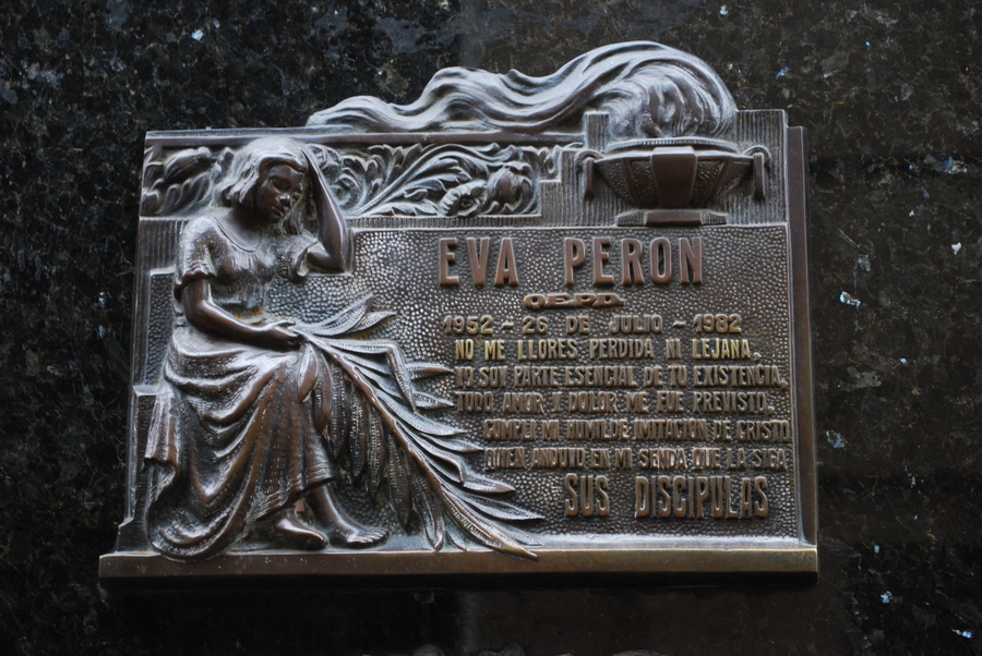 Eva Perón (Evita) Grabtafel im Familiengrab der Familie Duarte