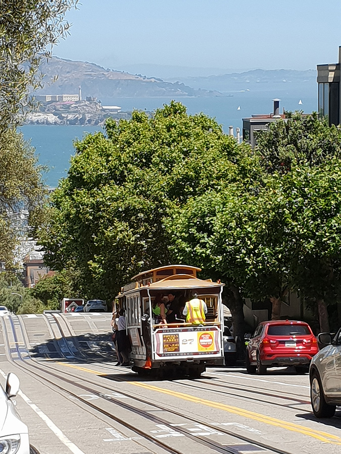 Cable Cars auf den hügeligen Straßen  von San Francisco
