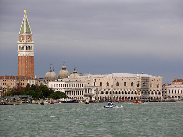 Venedig - Palazzo Ducale, Kuppeln & Campanile der Basilica di San Marco