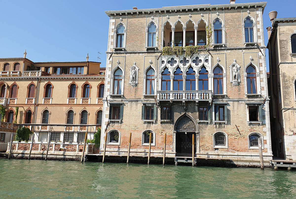 Palazzo Loredan dell Ambasciatore am Canal Grande in Dorsoduro in Venedig